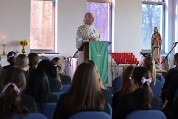 Father Ed Celebrates Mass With Year 10