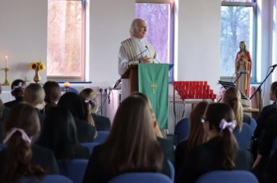 Father Ed Celebrates Mass With Year 10